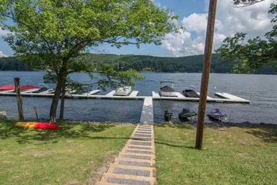 Image de Welcome to Lakeski Lodge! Lake and Mountain View! Lake access and dock!