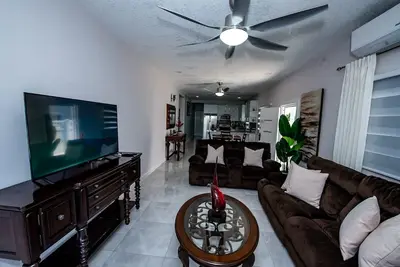 Image de Enjoy a peaceful escape in our 3-bedroom Villa in Portmore with WiFi, Ac.