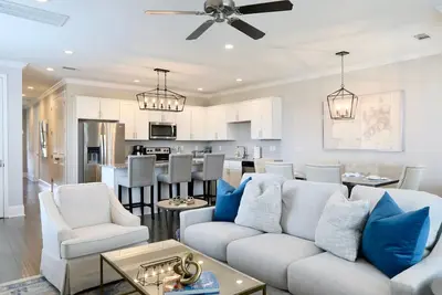 Image de Rebel Roux - Elegant Southern Getaway + Loft