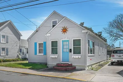 Image de Timeout - Lovingly renovated cottage close to Downtown!