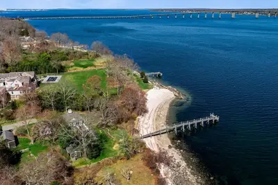 Image de Serene&peaceful oceanfront escape-private dock, small private beach-a true charming Ne luxury