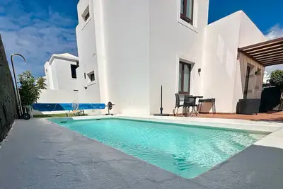 Image de Vacances 'Lunnett' avec piscine privée, terrasse privée et Wi-Fi