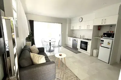 Image de Stay and Relax 2 - is a private, new stylish cottage, in the Southern Highlands