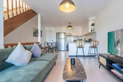 Image de KozyGuru | Balmain |  2BTownhouse bridge view