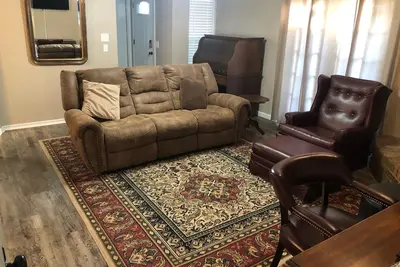 Image de Aimee's Retreat on Robinson! Convenient to University of Ok in Norman!