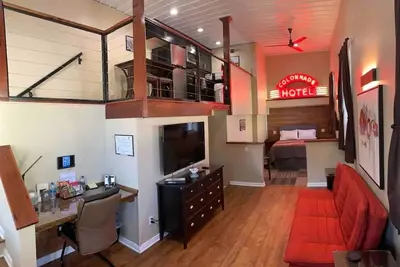 Image de Modern Loft @ historic Colonnade Hotel