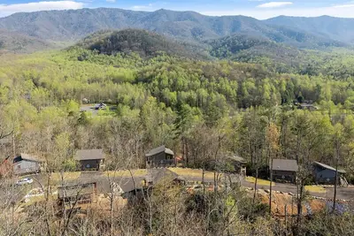 Image de Mountain View & Hot Tub #2 | 24 Minutes to Gatlinburg