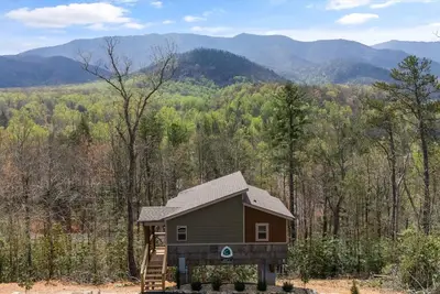 Image de View & Hot Tub + Kitchen #3 | 24 Min to Gatlinburg