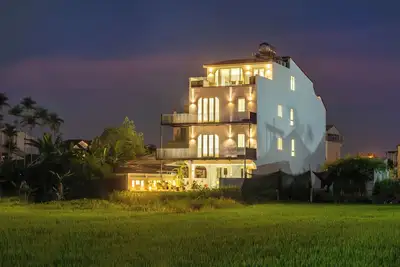Luxurious 7-bedroom villa with Rice Field View
