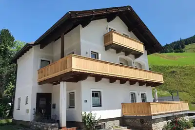 Image de Appartement soigné avec balcon ensoleillé