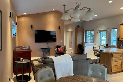 Image de Bungalow with beach/dune/lake access.