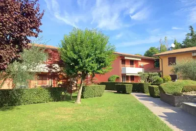 Image de Maison de vacances moderne à Lazise avec piscine commune