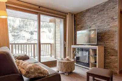 Image de Vacances de Ski Près des Pistes | Appartement Chaleureux + Cheminée
