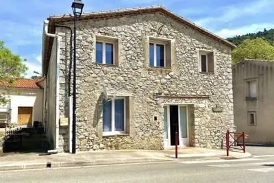 Image de Maison de campagne en pierre dans un cadre calme et naturel des Hautes Corbières
