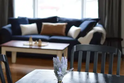 Image de Stay North–Rooted in Anchorage, Ready for Anything! Message for longer Stays.