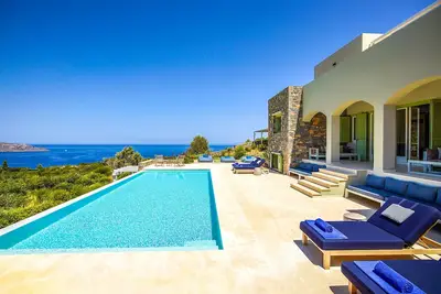 Image de 5' to Elounda Beach / 16 Bedrooms Luxury Estate / 2 Private Pools / Hot Tub /Gym