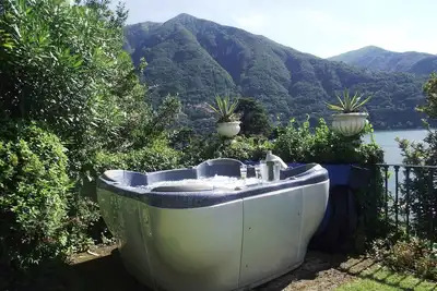 Image de Maison de vacances à Laglio avec 3 chambres à coucher, 6 couchages