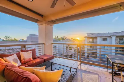 Image de Luxe Top-Floor Condo|Camelback Views| Heated Pool