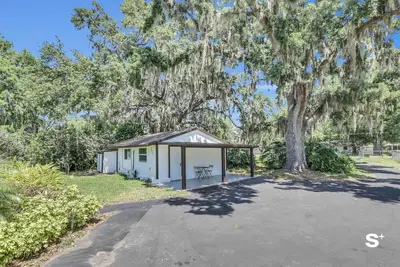 Image de Stunning 2bd Lakefront Retreat with Breathtaking Views And Free Parking