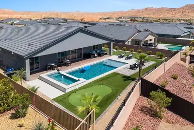 Image de Soak and Swim Mountain Views by J and Amy  992400