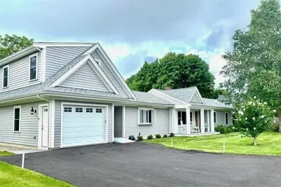 Image de Wonderful Renovated home - Central A/C, close to town, Beach and harbor