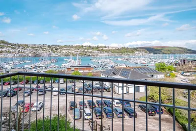 Image de Coastal Escape with Balcony & River Dart Views