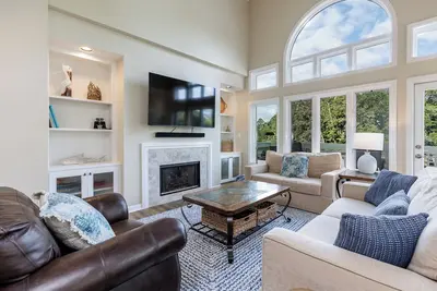 Image de 7643 Huntington: 4 Bed, 4 Bath, Lagoon Views, Sleeps 10