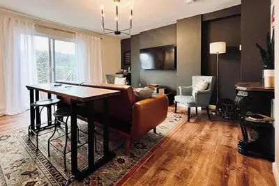 Image de Stylish Home • Mins from Downtown & Lawrenceville