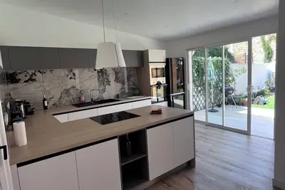 Image de Maison Narbonne, idéale Grands buffets avec piscine et climatisation