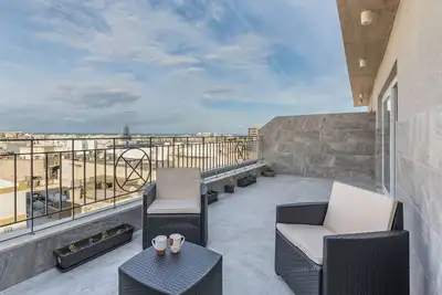 Image de Terrace View -  A Charming Two Bedrooms  Air-Conditioned  Penthouse