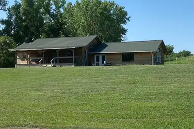 Image de West Cabin Peaceful and roomy cabin in private rural setting. 2 bed 2 bath