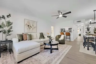 Image de Luxe 2br Condo  Next to Pool, Trails & Mountain