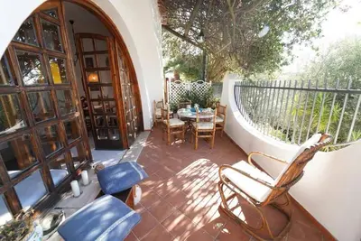 Image de Charming One-Bedroom Apartment with Sea View in Villa with Pool by the Sea