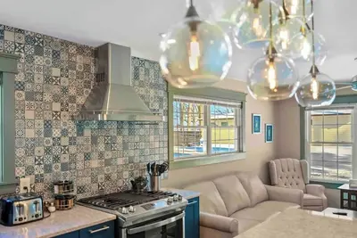 Image de Quiet Luxury on East Bay