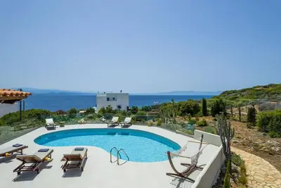 Image de 3 Bedroom Villa with a heated pool