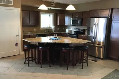 Image de 2br/2ba Lakeview Condo-Private beach/balcony/indoor pool-Rent 6/7th free--ask!