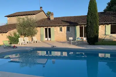 Image de Grande et belle maison au milieu des vignes