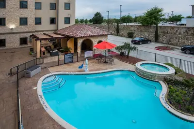 Image de Free Breakfast + Fitness Center Access | Close to the Dfw Airport!