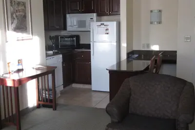 Image de Equipped Suite | Business Center + Indoor Pool