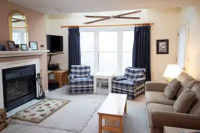 Mountainside Condo w/ Access to Pool + Ski Shuttle