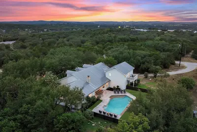 Image de Wedding-Ready Getaway | Pool, Games & Minutes to Willy’s Ranch