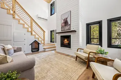 Image de Dolly's Mountain Retreat | Brand New