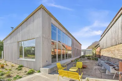Image de South Barns a spacious barn conversion near Cowes.