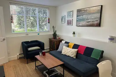 Image de Charming 2-bedroom ground level unit in beautiful Kitsilano, Vancouver