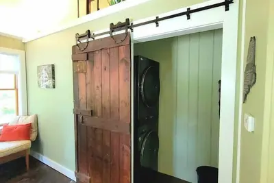 Image de Historic charm, Modern amenities, Walk downtown