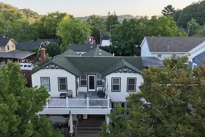 Image de Spacious Loft, Newly Remodeled, and in Walking Distance to Everything!