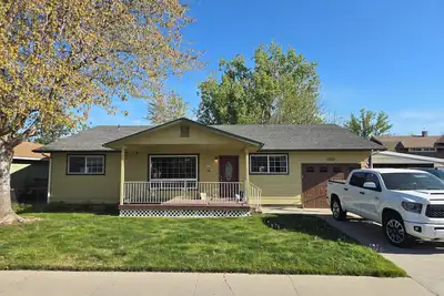 Image de spacious home with huge kitchen in the heart of Emmett kid friendly