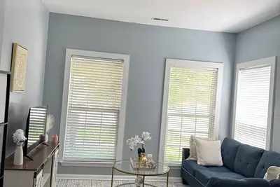 Image de Charming 2 Bedrooms in Quiet Baltimore Townhome – All-Inclusive Perks!