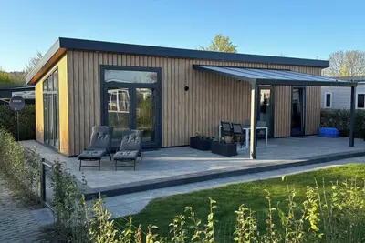 Image de Near the lake: Modern chalet in vacation park \"De Veerstal\" - child-friendly!