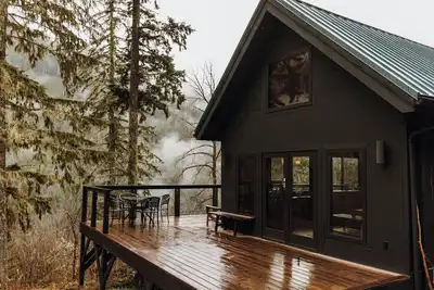 Image de Off Grid Scandinavian Cabin & Barrel Sauna